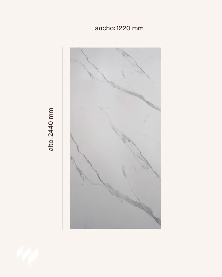 Panel decorativo WPC Mármol Calacatta Blanco de Revestimientos Pared, dimensiones 2440 x 1220 mm con vetas grises sobre fondo blanco.