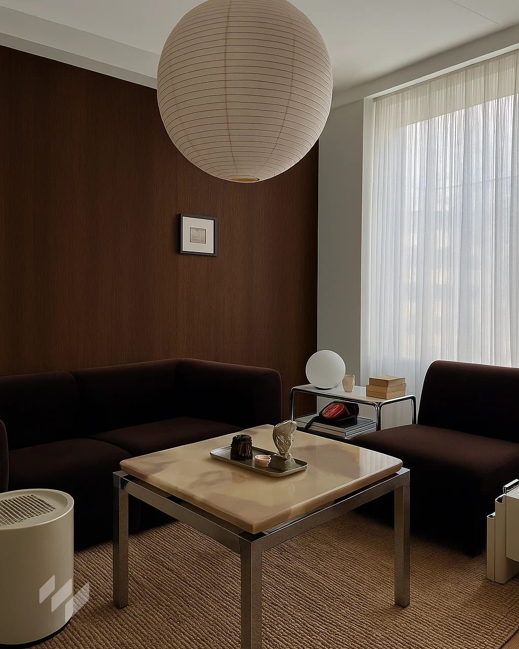 Sala de estar contemporánea decorada con Panel Decorativo WPC Efecto Madera color Roble Nocturno de la marca revestimientos pared, mostrando ideas elegantes y minimalistas para un ambiente cálido y sofisticado. Sala de estar en apartamento de L. M. Sánchez, Madrid