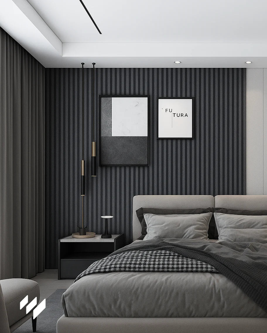 Cabecero de dormitorio contemporáneo revestido con paneles de listones WPC Gris Carbón Espiga, aportando profundidad y armonía visual.