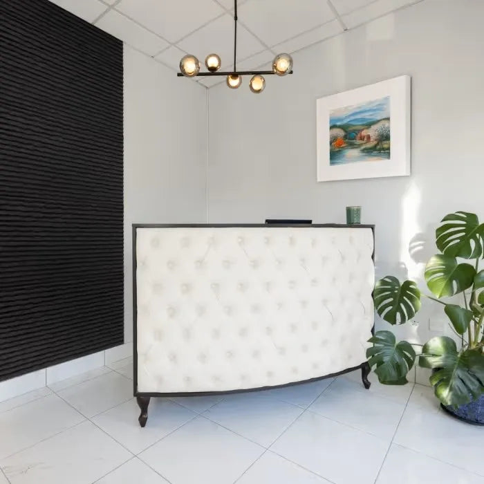 revestimiento-pared-efecto-piedra-acanalada-negro-recepcion