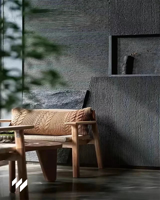 Detalle de salón con Revestimiento de pared efecto piedra acanalada negro de Revestimientos Pared, aportando un estilo natural y sofisticado para decoración interior.