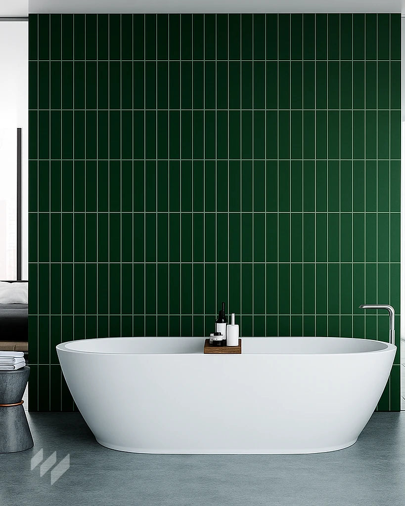 Inspirar baño con Panel SPC imitación azulejo vertical verde de Revestimientos Pared, en un diseño minimalista y elegante, ofreciendo ideas para baños contemporáneos y relajantes.