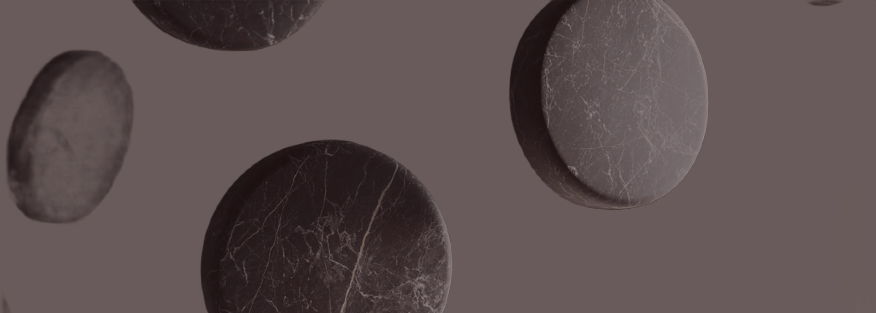 Textura de mármol negro con vetas blancas finas en fondo oscuro, estilo elegante y minimalista, usada como fondo de presentación del Panel WPC Alto Brillo efecto Mármol Negro Marquina.