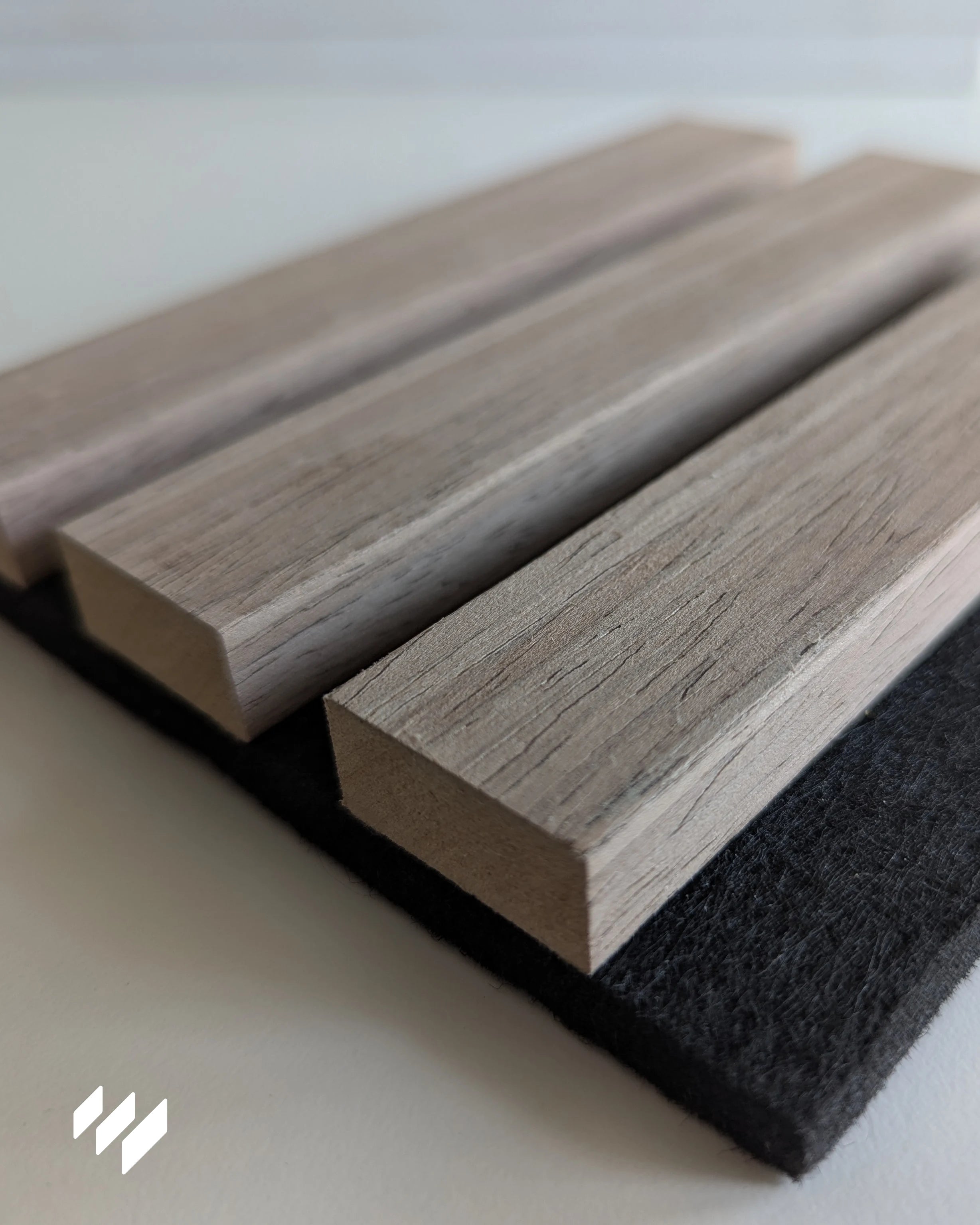 Panel-Acustico-de-Listones-nogal-natural-muestro-2