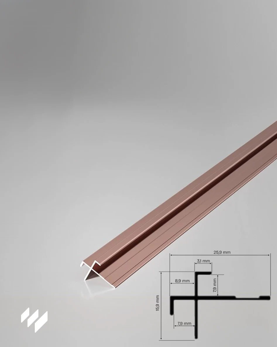 Diagrama técnico y vista del Perfil de Esquina Exterior de Aluminio con Rebaje en acabado oro rosa brillante, mostrando sus medidas y forma para instalaciones de revestimientos pared de revestimientos pared.