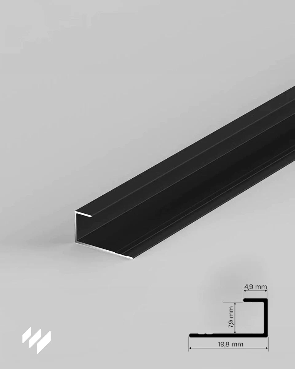 Perfil de remate en U de aluminio negro mate con sus medidas técnicas, accesorio compatible con paneles de revestimientos pared