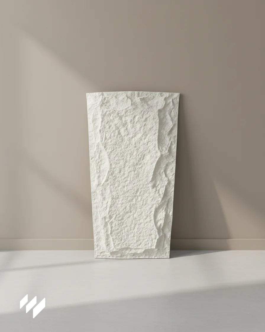 Panel Piedra PU Blanco Caliza de Revestimientos Pared con textura de piedra natural en color blanco, fotografía frontal del producto.