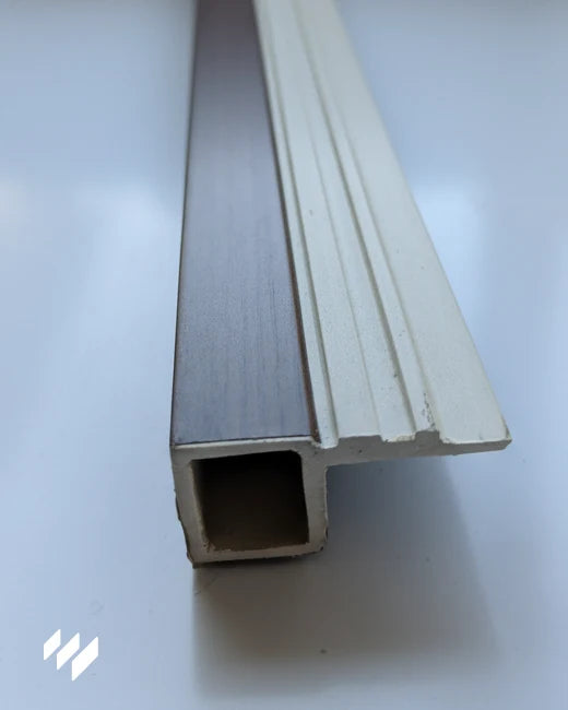 Parte trasera del perfil de inicio WPC Linnea Nogal Oscuro – accesorio para paneles decorativos de Revestimientos Pared.