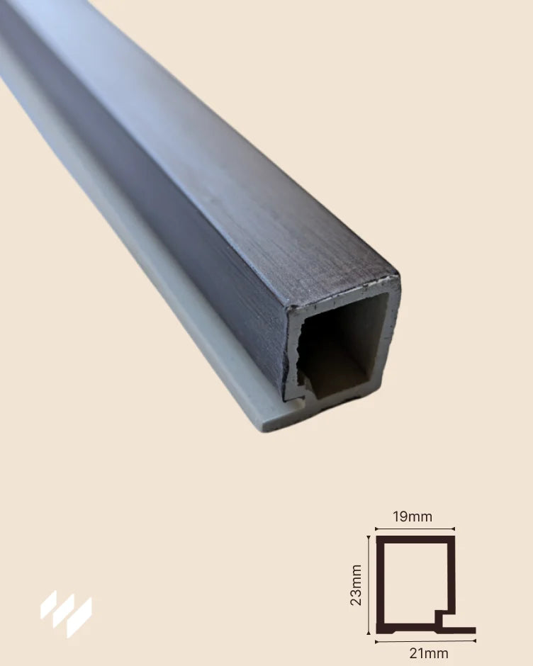 Perfil de remate final WPC Linnea Nogal Oscuro con dimensiones 300 cm × 2,1 cm × 2,3 cm – detalle técnico del accesorio de Revestimientos Pared.