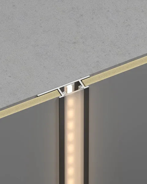 Perfil para tira LED de aluminio negro mate instalado en pared con iluminación LED vertical, fotografía de revestimientos pared.